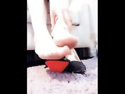 网红少女私人玩物睡衣宝贝玩物丝足美腿电动玩具搞出好多水3V整合