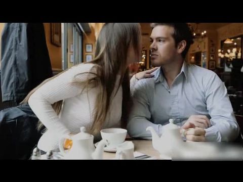 金发巨乳露西被猛男爆菊花,鸡巴太大受不了