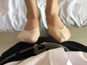 约操身材超棒长腿野模 先肉丝船袜足交 玩完灰丝一顿爆操 受不了求快点射 内附生活照 高清1080P无水印完整版