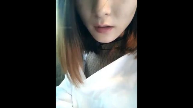 礼物刷够MT美女主播勾引滴滴司机到野外的树林里车震对白清晰