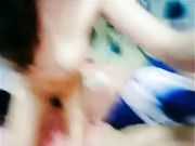 年轻情侣为了钱按照会员要求的动作当场打炮,美女还一直不停挑逗其他会员打赏,对话极其淫荡不堪,国语