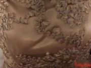 撕破丝袜啪啪正在打电话的穿着旗袍的传统人妻 射了她一屁股精液完整版