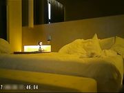 韵味十足的良家人妻少妇上班时间和单位领导酒店偷情啪啪 男的不太强满足不了她还要依靠道具