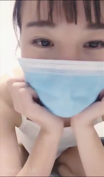 99年清纯妹子直播BB很粉,在镜头前大秀少女身材