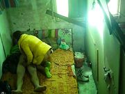 简易房低价格解决生理问题话不多说洗洗脱衣服就开干鸡妹还可以变换体位