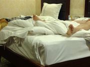 浩哥出差和单位已婚女同事酒店开房偷情颜射舔干净鸡巴高清无水印