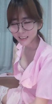 美女道具自慰 男女喷啪啪秀 这次换上白丝 男的终于射了 还是口爆