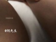 有钱大神缌先生约啪高素质温文尔雅长发美女轻轻一搞淫水就湿透内裤刚插入的一声呻吟太诱人操的说不要不要