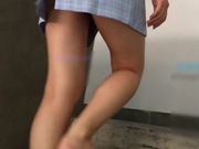 21岁屁股超性感的漂亮美女被大鸡巴干的瘫坐在地上说:不行了,我要被你操死了,你的鸡巴好大好粗啊,太爽了!