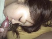 逼逼粉嫩的美女大学生约会网友被迷倒无套内射 嫩屄被灌满白浆