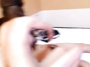 变态老公蒙住妻子的眼镜让朋友别说话去干她,最后老婆发现了竟然同意一起玩3P