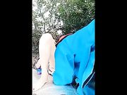 自驾姐驱车到某少数民族景区勾搭个穿着民族服装的大爷野战很好奇这是什么族