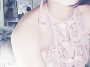 短发妈妈自慰大秀 孩子在旁边玩耍 还很小不懂事 插了好多淫水