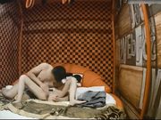 特色宾馆偷拍高颜值时尚气质的连衣裙美女下班和公司帅气男同事偷偷开房,连扣带操干的呻吟大叫,又白又漂亮!