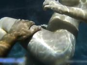 超强视觉冲击 大屌猛男水下激情啪啪抽插爆乳美女 口爆裹射 精液水中飘出