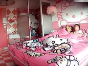 特色酒店偷拍高颜值性感美女和新男友开房开始害羞趴床上玩手机真正开操时没想到男的阳痿了,看表情生气了