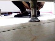 坐盗最新流出某美容培训中心女厕偷拍这的妹子不管老嫩喜欢对着镜子臭美