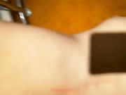 空虚富姐酒店开房洗澡勾引来送酒的服务生窗前看着夜景啪啪