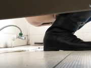 坐盗市流出某美容培训中心女厕偷拍2奇怪怎么有两个大叔出现在女厕