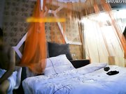 长发美女与男友开房打炮急不可耐脱掉内裤打一炮洗个澡