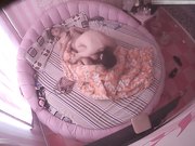 小旅馆情趣圆床偷拍中年男女男的一边搞一边看手机里的AV女的上位摇得很卖力