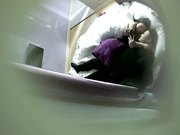 小旅馆偷拍说方言的美眉和小胖哥开房啪啪用枕头垫高屁股干