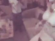 多人淫乱KTV包厢裸体用逼吸烟