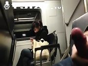 高铁上当着陌生美女乘客 打飞机