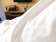 纯情蓝衣少女被我自己脱光给我舔鸡巴