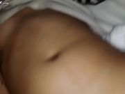 哄骗刚成年的小表妹干炮 中途不让干了喊疼 追到卫生间强行抽插