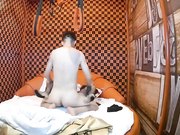 情趣炮房外表清纯眼镜妹提前开好房脱光等待男友到来很有情调穿上情趣套装啪啪激情69呻吟声太骚了