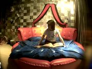 特色情趣房年轻情侣开房做爱苗条美女看似清纯内心无比淫荡穿水手制服啪啪大声淫叫女上疯狂扭动高潮对白淫荡