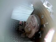 校园附近特色房年轻学生情侣开房爱爱苗条眼镜女友很疯狂女上位猛坐小青年的家伙挺长的