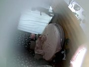 校园附近特色房年轻学生情侣开房爱爱苗条眼镜女友很疯狂女上位猛坐小青年的家伙挺长的