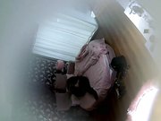 校园附近特色房年轻学生情侣开房爱爱苗条眼镜女友很疯狂女上位猛坐小青年的家伙挺长的