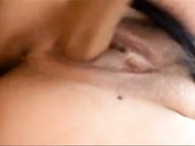 骚到让人受不了的美丝欧欧勾引狼友自舔内裤淫液插到喷水