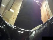 坐盗市最新流出酒店女厕偷拍有两个妹子很拽站在厕兜嘘嘘