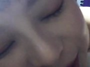 早上正在睡觉被合租房子的性感长腿小嫂子玩弄鸡鸡要我操她,提枪就上干的她直求饶,担心怀孕只能射她脸上!