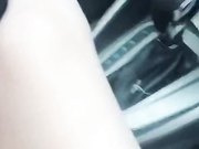 御女范气质短裙大长腿美女荒山野林打电话叫了辆车后才发现没带钱包只能和司机车内激情啪啪肉偿