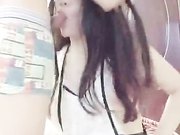 “主人宝宝听话别打了我是小骚逼”对白淫荡大屁股网红美女女仆装被主人各种调教啪啪啪呻吟声很刺激