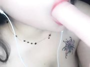 手机直播福利之头牌柳诗诗，露脸美少妇开档黑丝情趣内衣，道具抽插浪叫表情骚浪，白浆流出