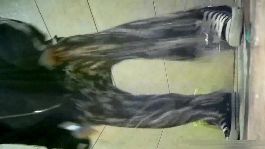 外站流出云上会所高清系列高跟美眉尿的很急像喷泉一样