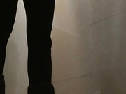 商场厕拍系列 天气冷了，妹子们都开始穿的厚起来了