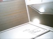 外站流出国内牛人潜入高校女厕近距离偷拍几个漂亮妹子的嫩穴