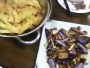 【超爽剧情系列】和性感黑丝女同事吃饭饮料下迷药 迷迷糊糊到回家给操了 无套爆操全是白浆 高清720P完整版