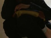 商城厕拍系列 滑冰的妹子憋不住差点尿到裤子里 门都不关了