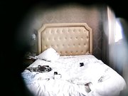 豪华房年轻情侣啪啪啪眼镜牛仔短裤清纯美眉被男友强行揉逼挑逗淫叫不止扒光操她快哭出来了