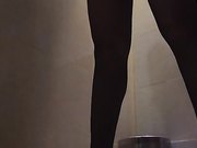 商城厕拍系列 大长腿的长发美女一个接着一个，不看后悔