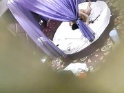 特色情趣酒店帘子房偷拍胖哥和斯文眼镜女友开房啪啪床边站着干