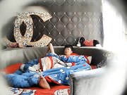 香奈儿房年轻大学生情侣秀恩爱啪啪小伙很疯狂各种舔把妹子搞的身体一抖一抖的爆操把妹子干的尖叫女上位老猛了